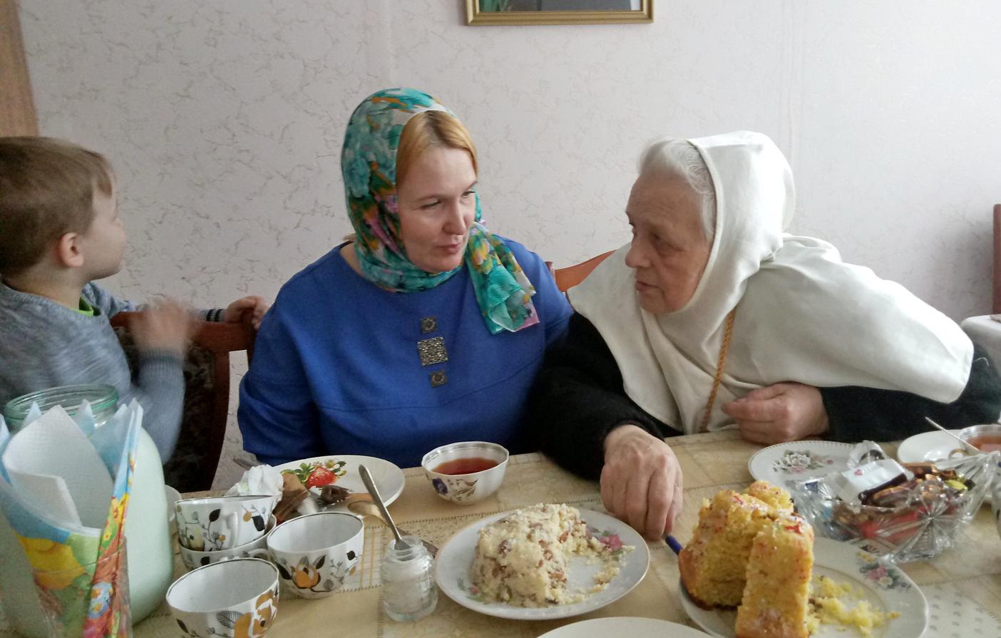 Благотворительная помощь в русской деревне. Архангельск женский монастырь Инна Богословская. Архангельск женский монастырь Инна Богословская дети.