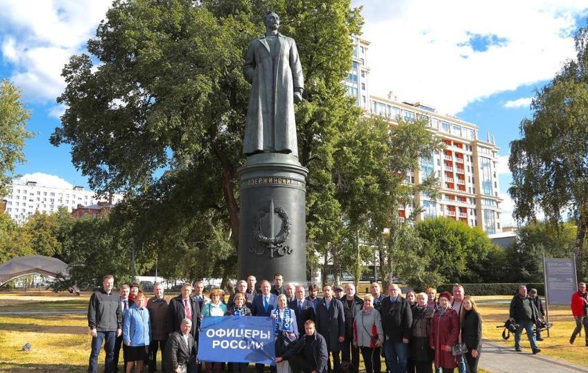 Памятник дзержинскому в москве